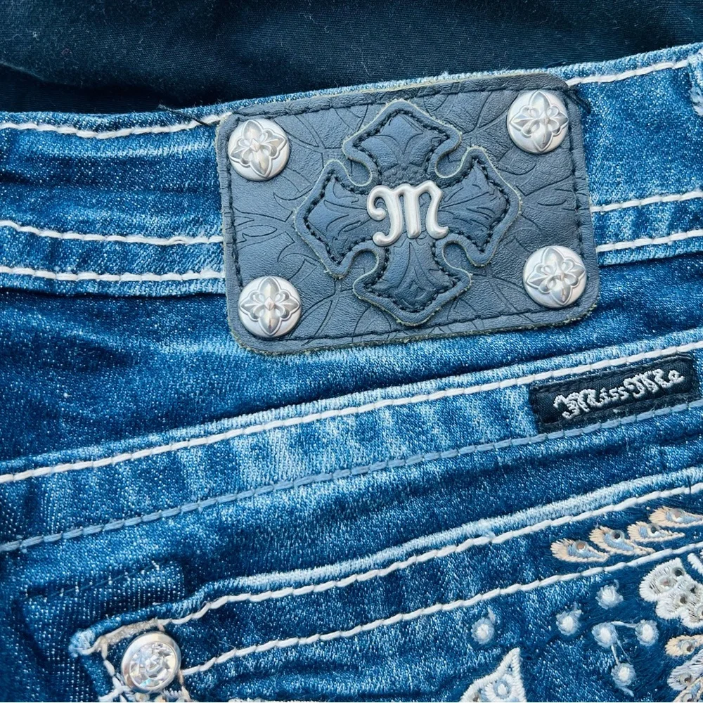 Miss Me Birds and Rhinestone shorts - Picture 4 of 10